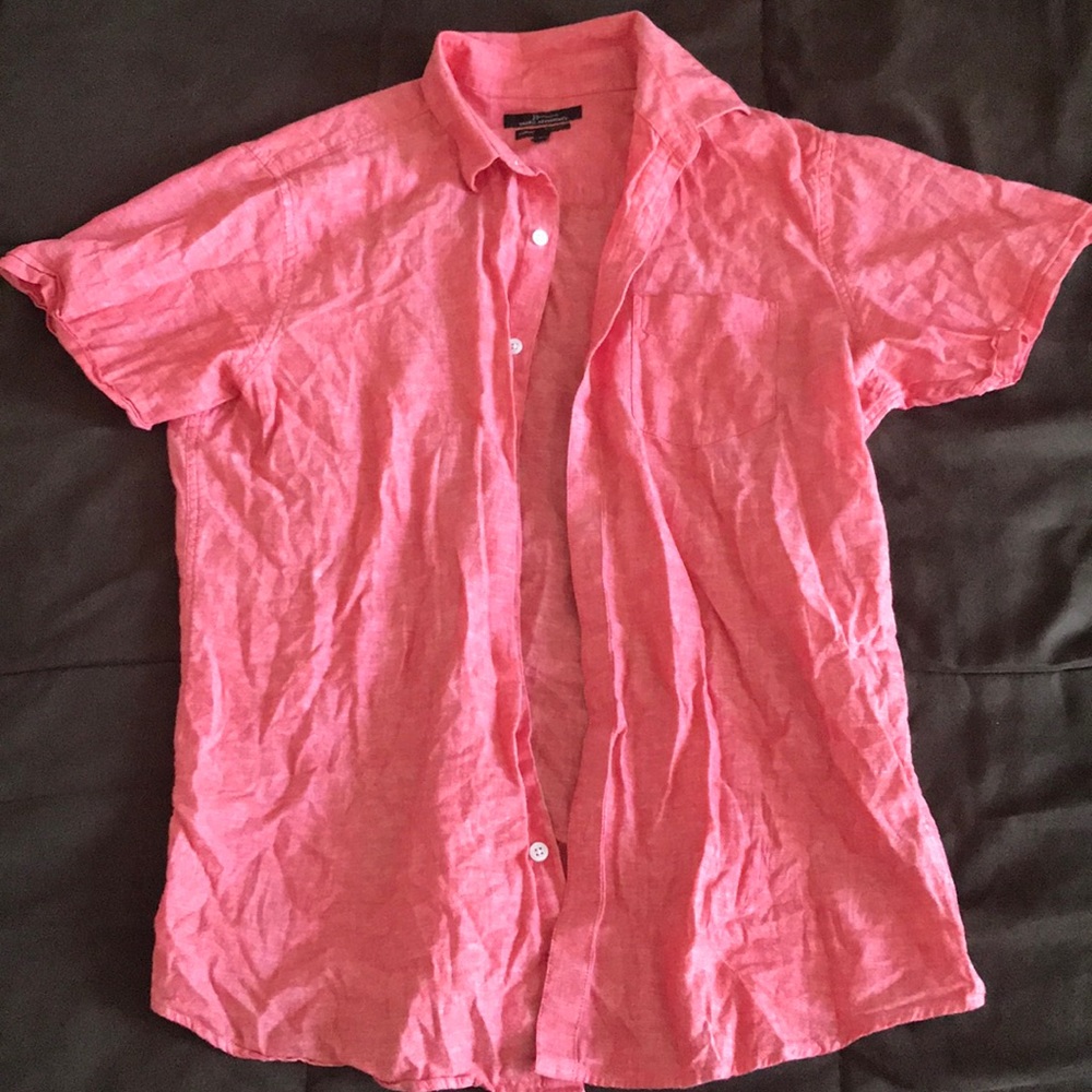 Short-sleeve button down casual shirt